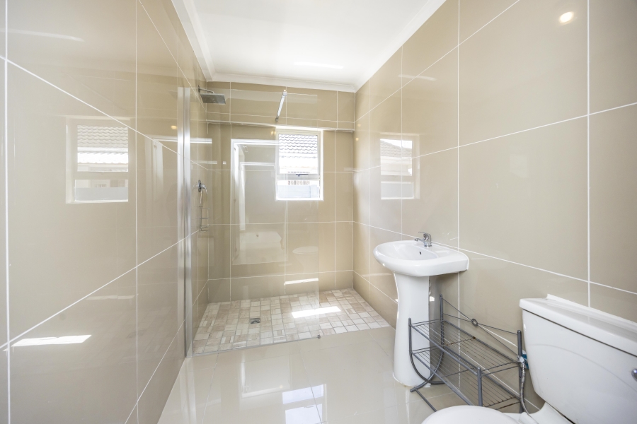 5 Bedroom Property for Sale in Sunnyridge Eastern Cape